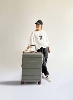 تصویری از چمدان سایز کوچک اقتصادی طرح ساده