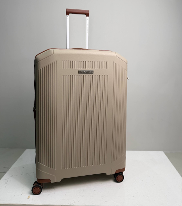 تصویری از چمدان زده دار میلان سایز بزرگ بژ