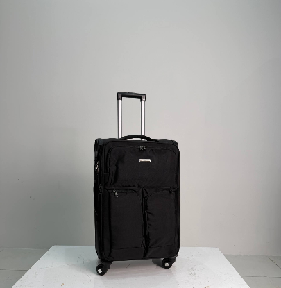 تصویری از چمدان زده دار تراول استار سایز متوسط مشکی